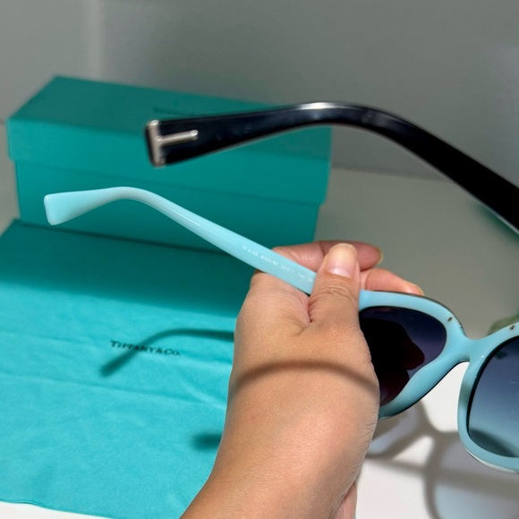 Tiffany & Co. Large Cat-Eye Sunglasses - Picture 6 of 7